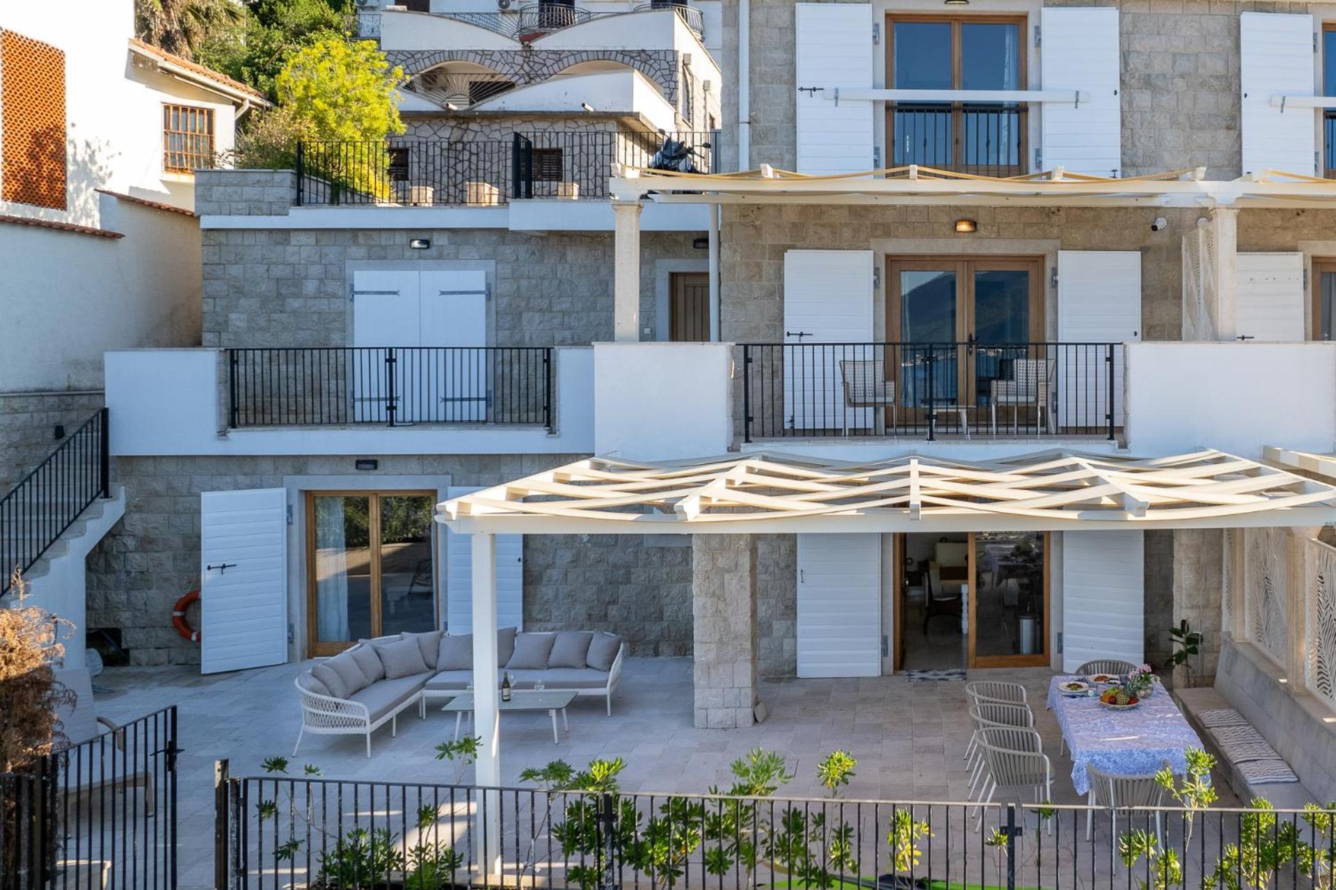 Villas Plitka ティヴァト エクステリア 写真