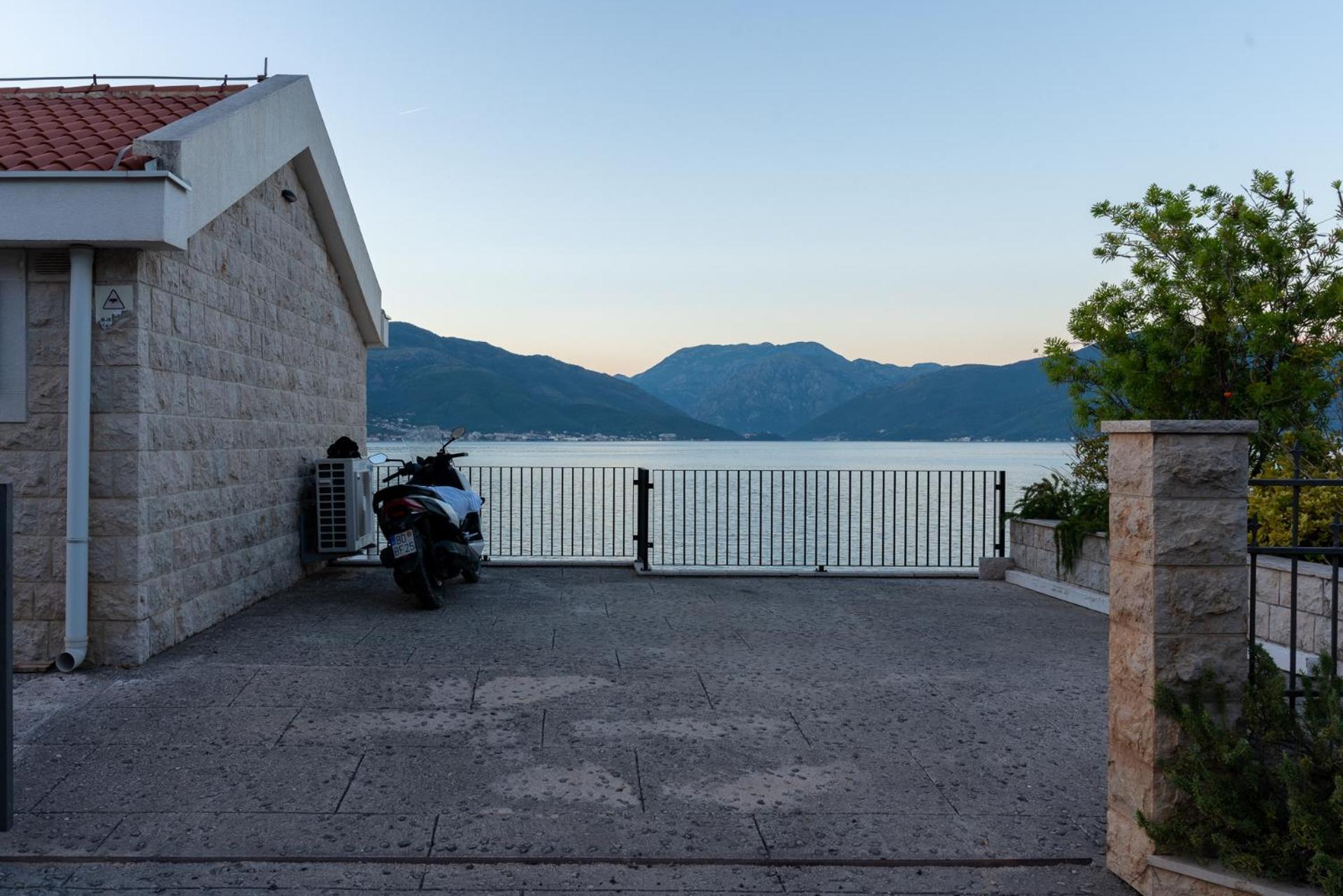Villas Plitka ティヴァト エクステリア 写真